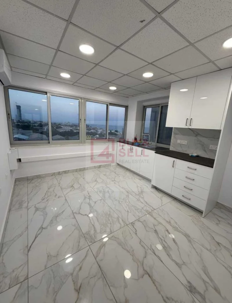 180m² Office for Rent