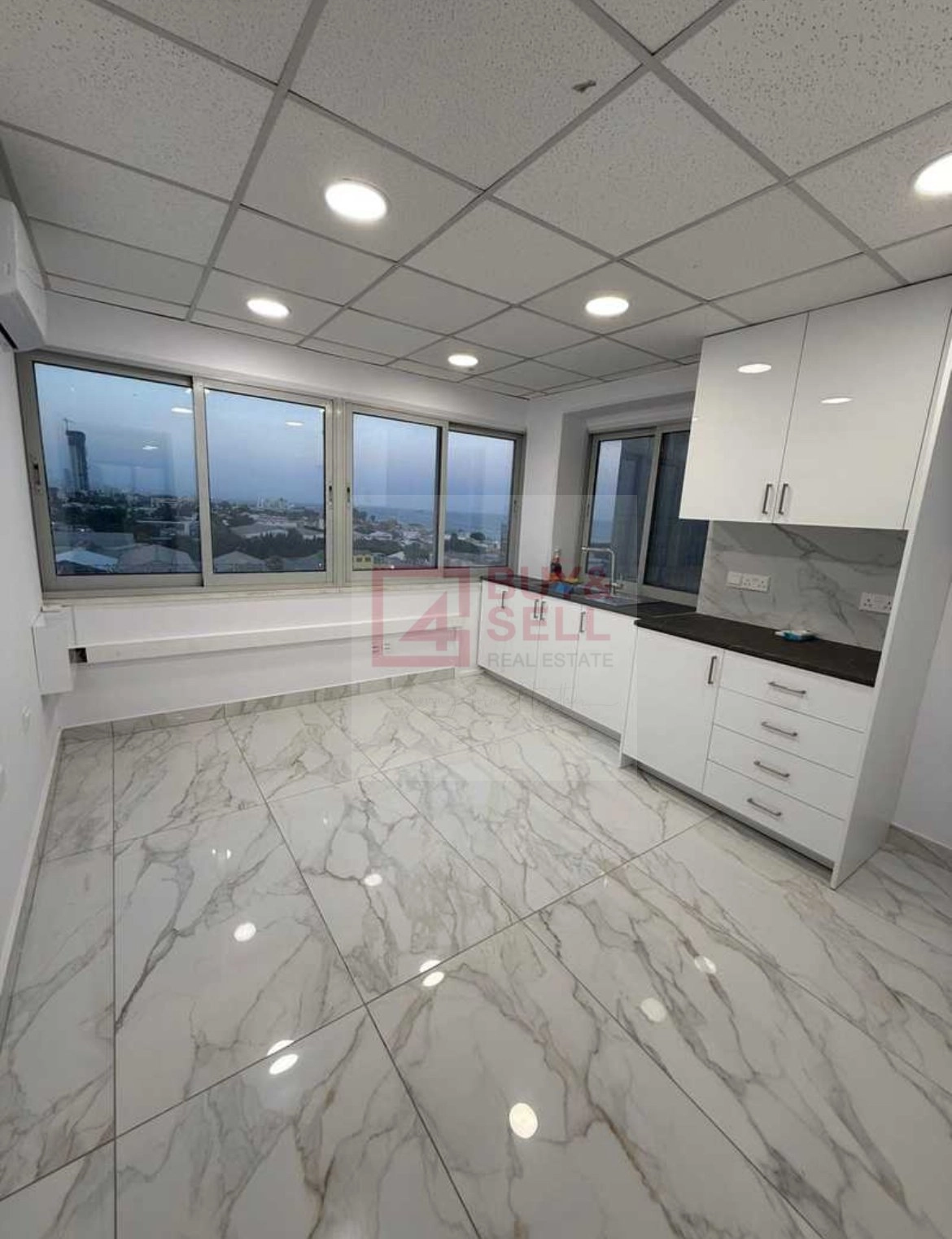 180m² Office for Rent