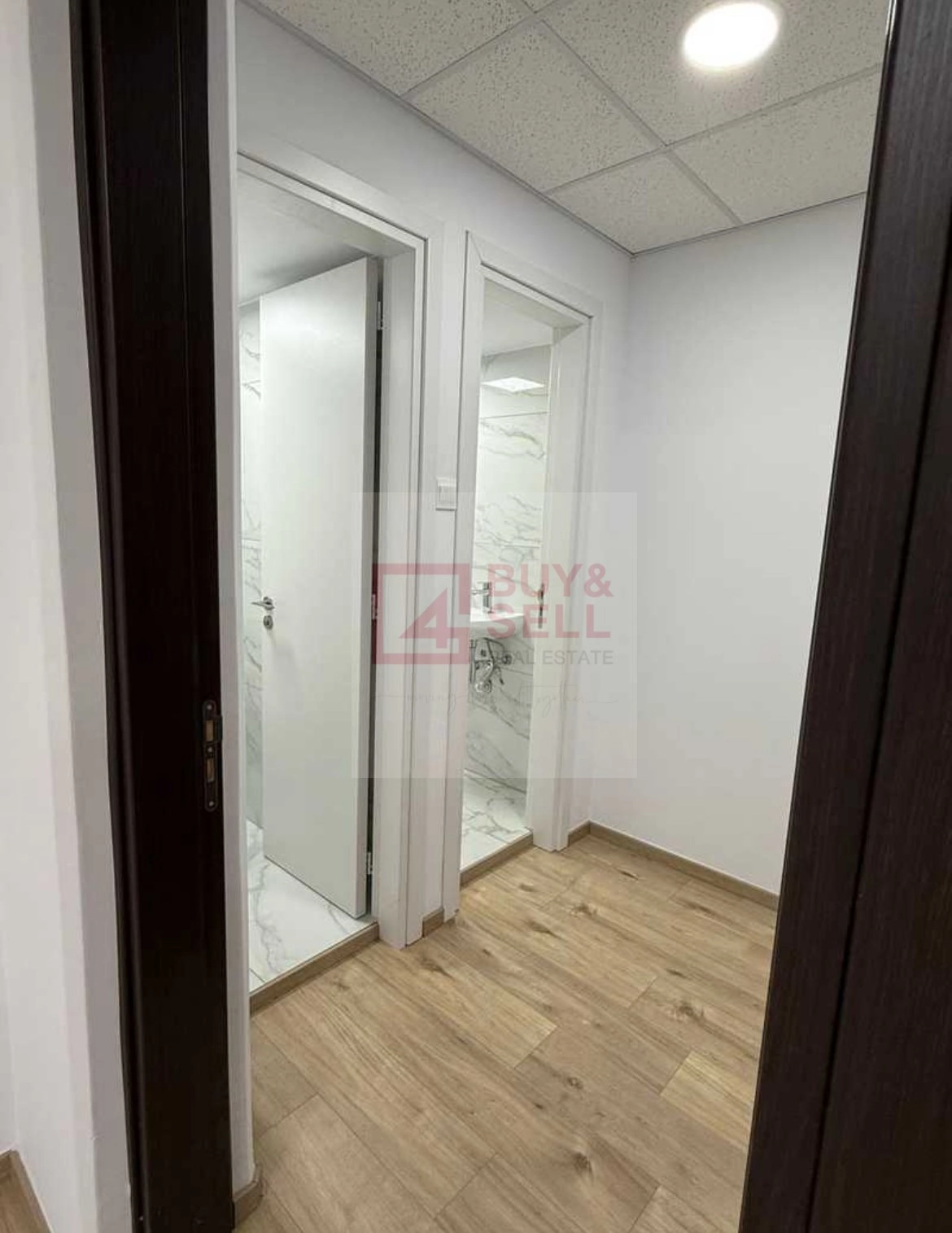 180m² Office for Rent