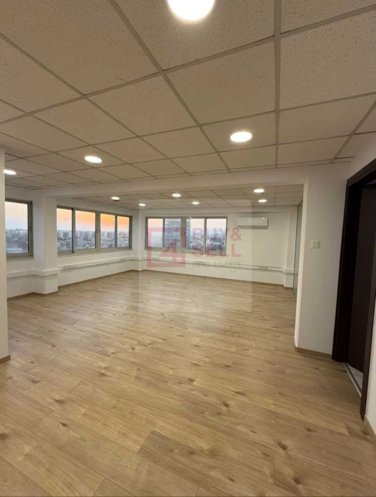 180m² Office for Rent