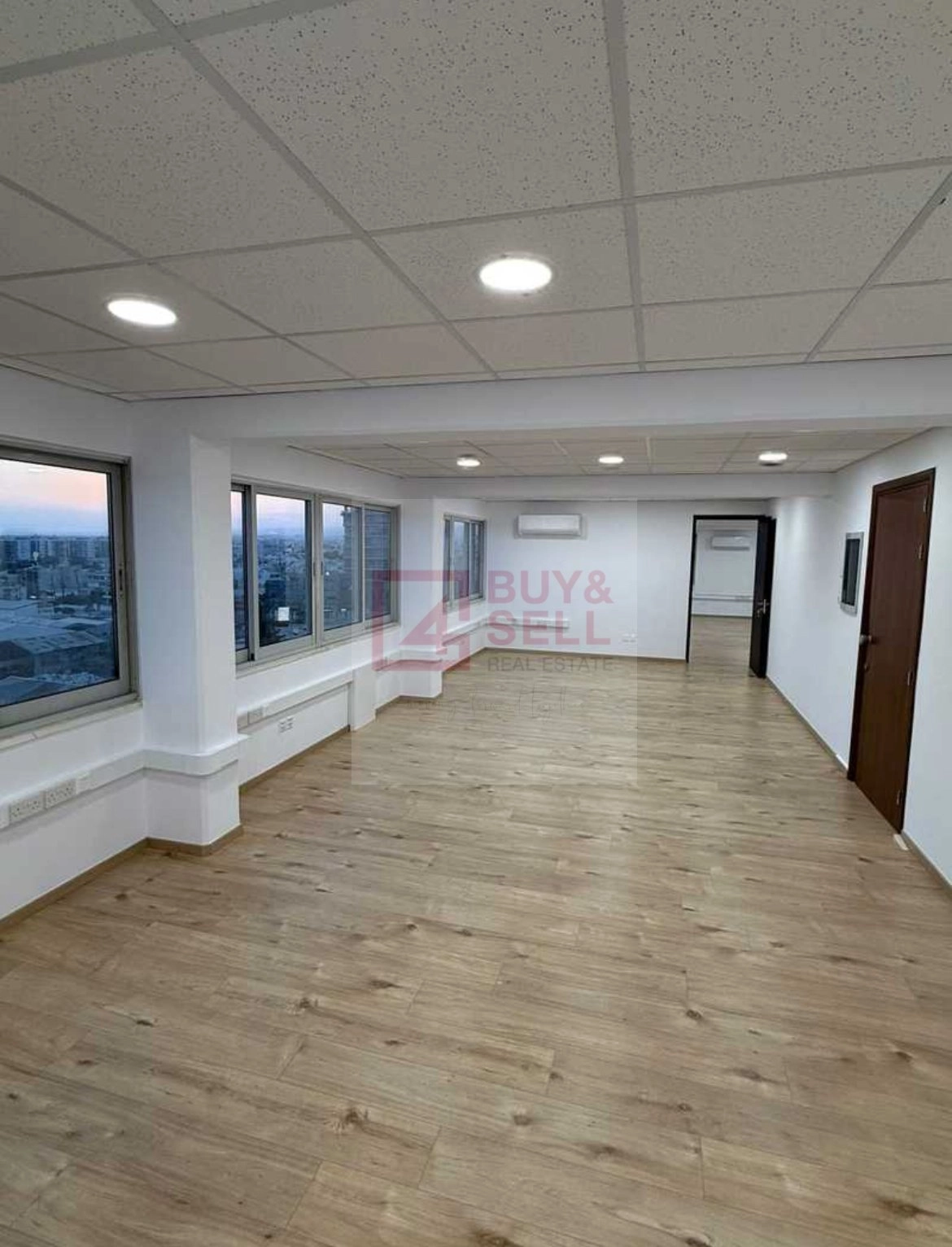 180m² Office for Rent