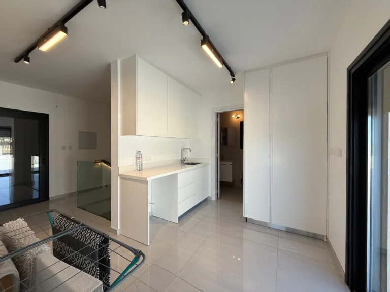 5 Bedroom House for Sale in Agios Tychonas, Limassol District