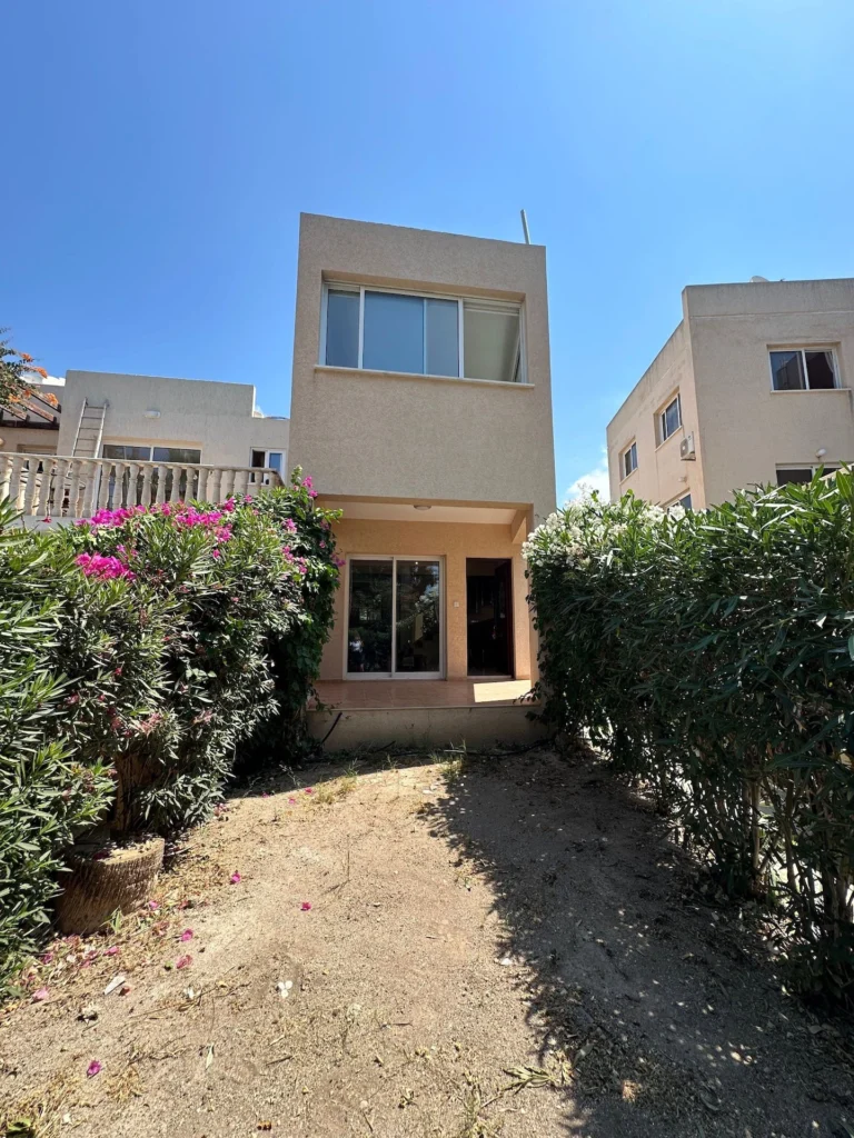 3 Bedroom House for Sale in Paphos – Moutallos