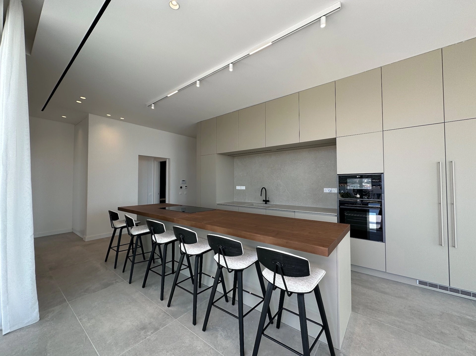 6+ Bedroom House for Rent in Agios Tychonas, Limassol District