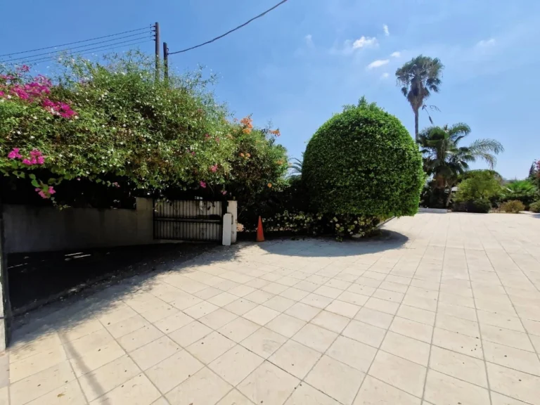 5 Bedroom House for Sale in Parekklisia, Limassol District