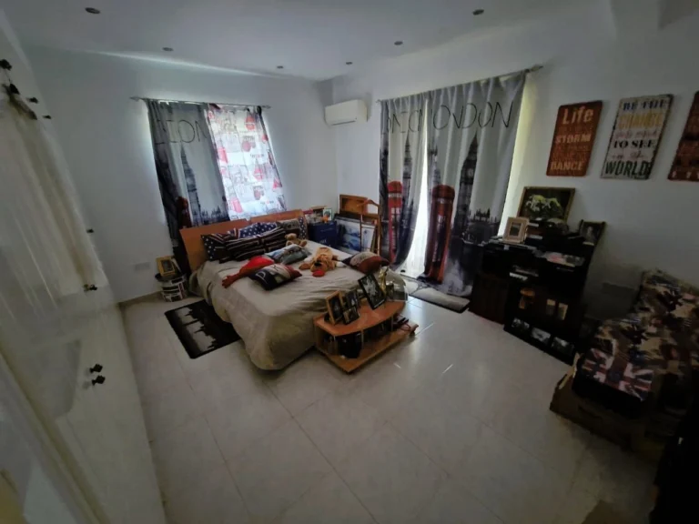 5 Bedroom House for Sale in Parekklisia, Limassol District