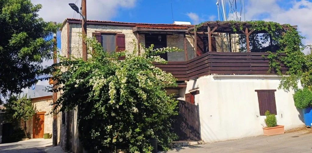 2 Bedroom House for Sale in Pentakomo, Limassol District