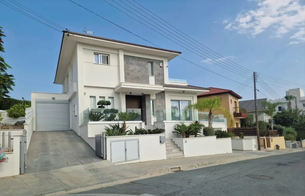 5 Bedroom House for Sale in Limassol – Agios Athanasios