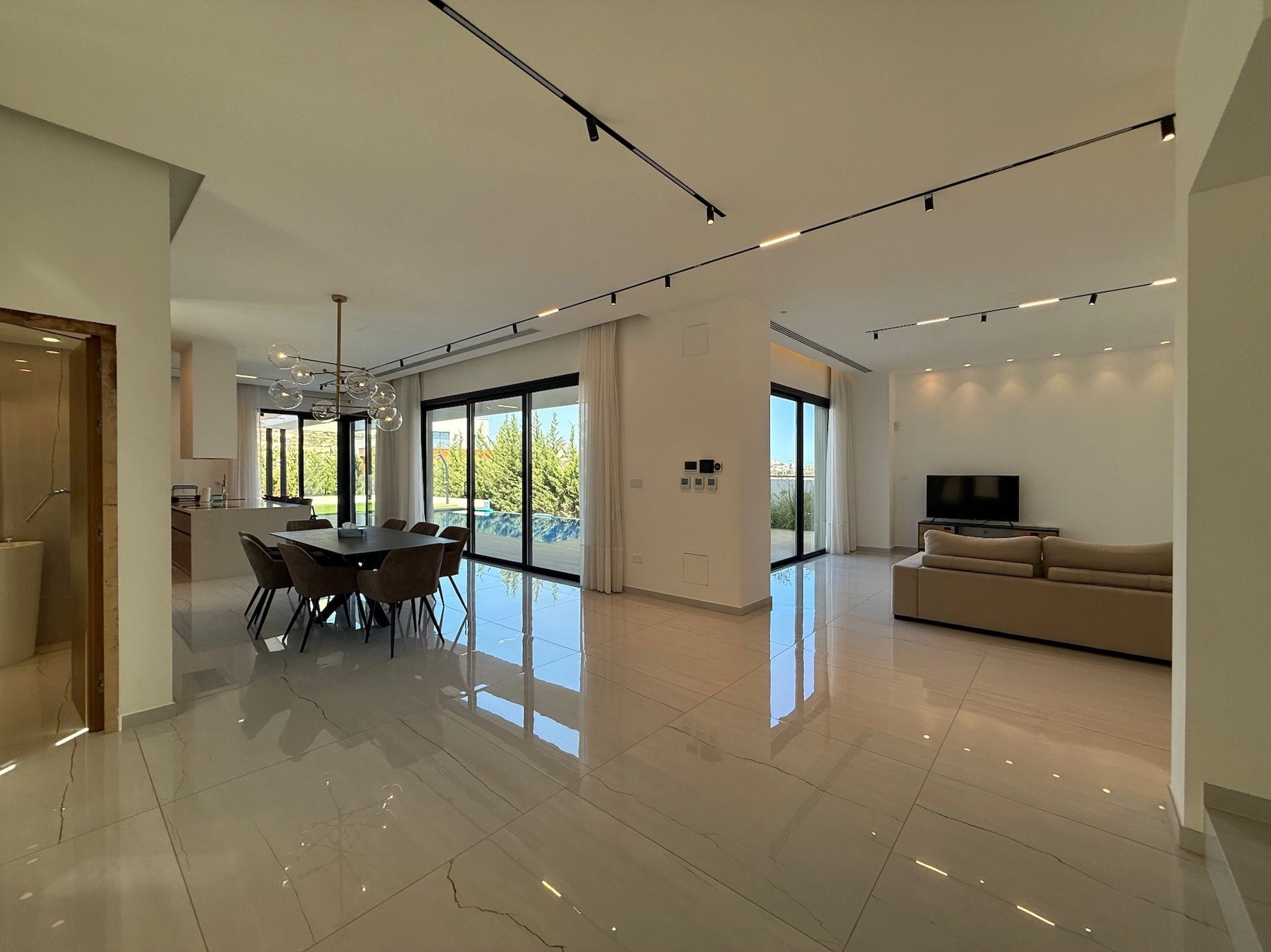 5 Bedroom House for Rent in Agios Tychonas, Limassol District
