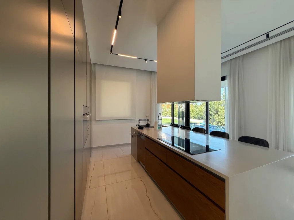 5 Bedroom House for Rent in Agios Tychonas, Limassol District