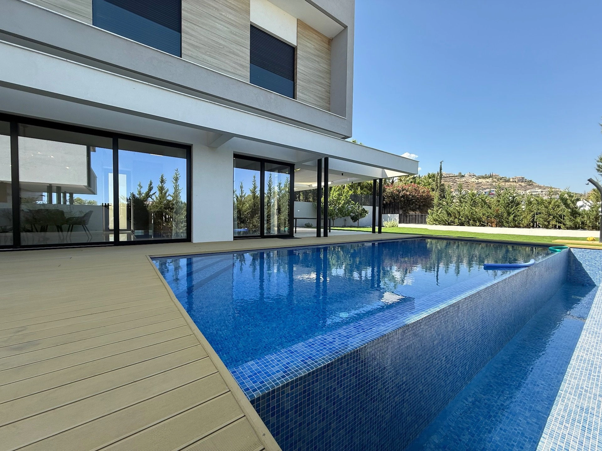 5 Bedroom House for Rent in Agios Tychonas, Limassol District
