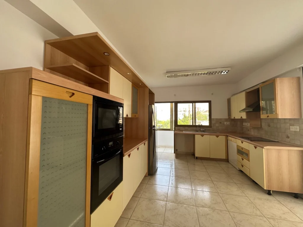 135m² Office for Rent in Limassol – Mesa Geitonia