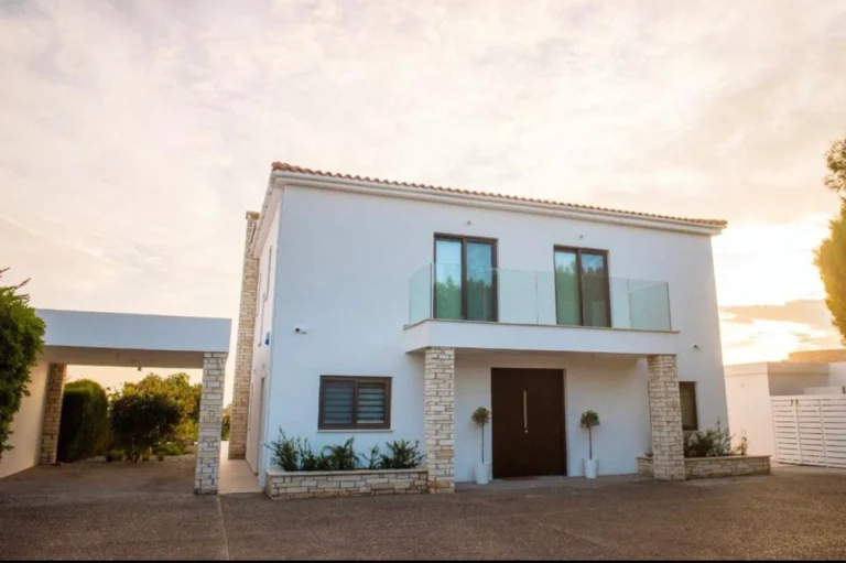 4 Bedroom House for Sale in Sea Caves, Paphos District