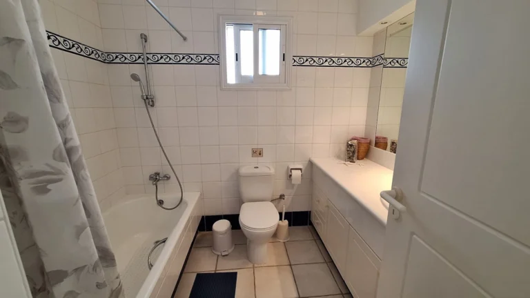 5 Bedroom House for Rent in Chlorakas, Paphos District