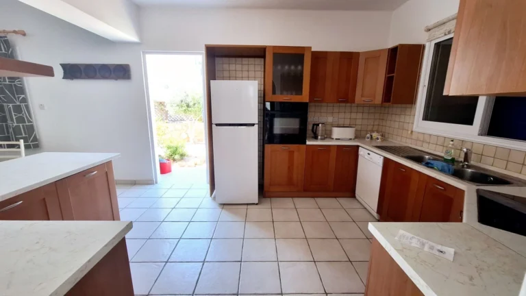 5 Bedroom House for Rent in Chlorakas, Paphos District