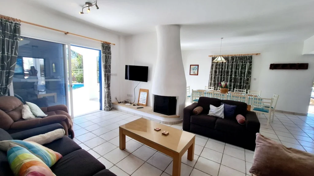 5 Bedroom House for Rent in Chlorakas, Paphos District