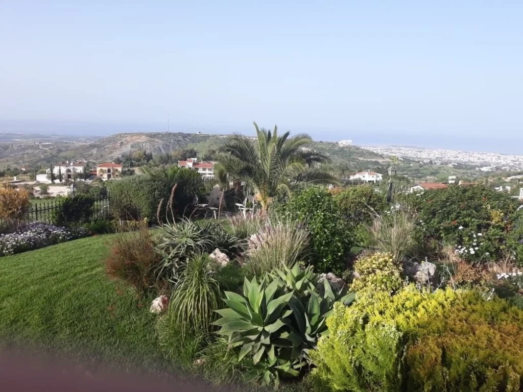 5 Bedroom House for Rent in Armou, Paphos District