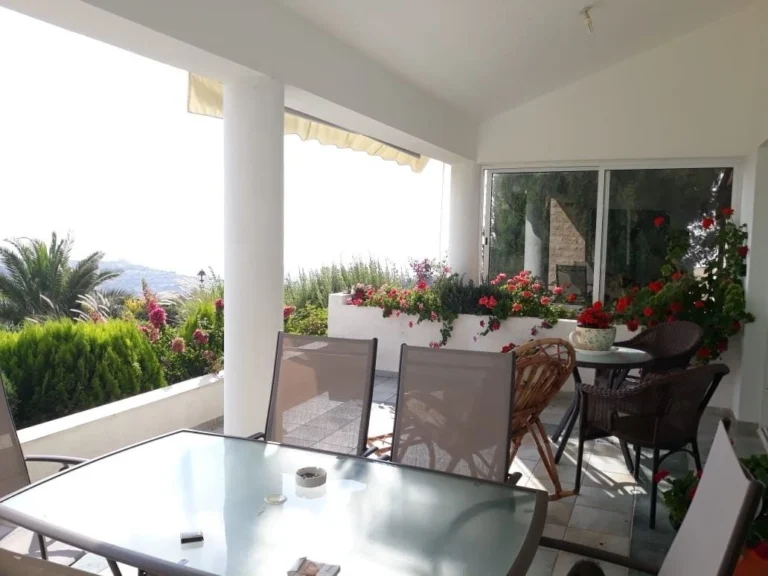 5 Bedroom House for Rent in Armou, Paphos District