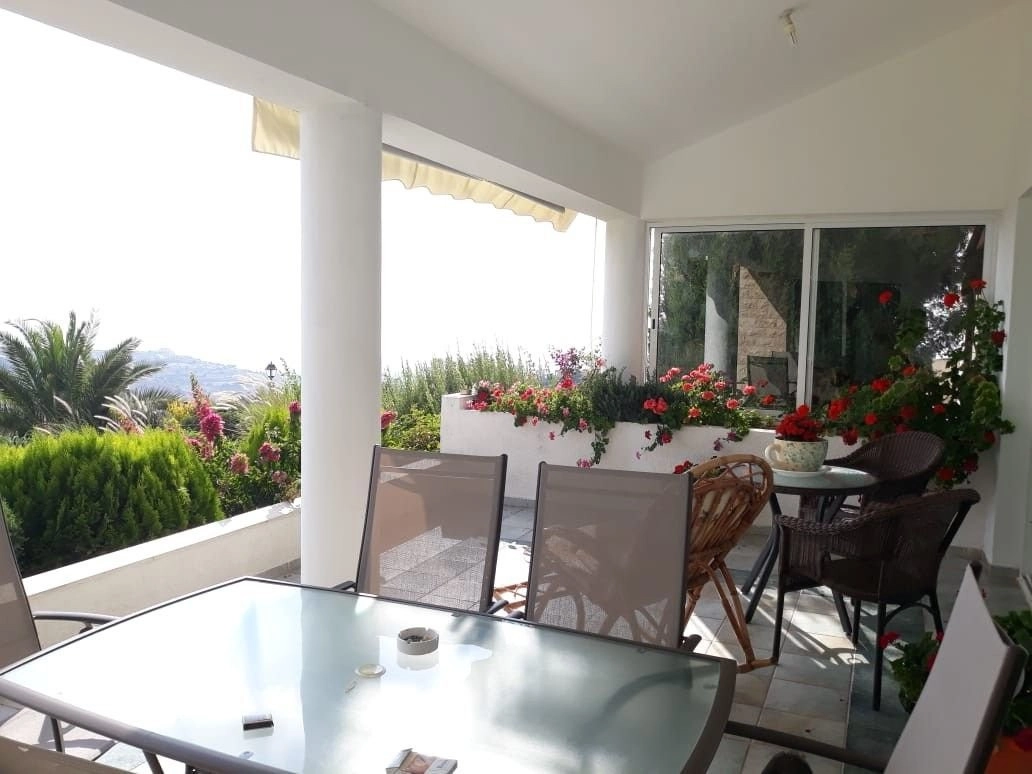 5 Bedroom House for Rent in Armou, Paphos District