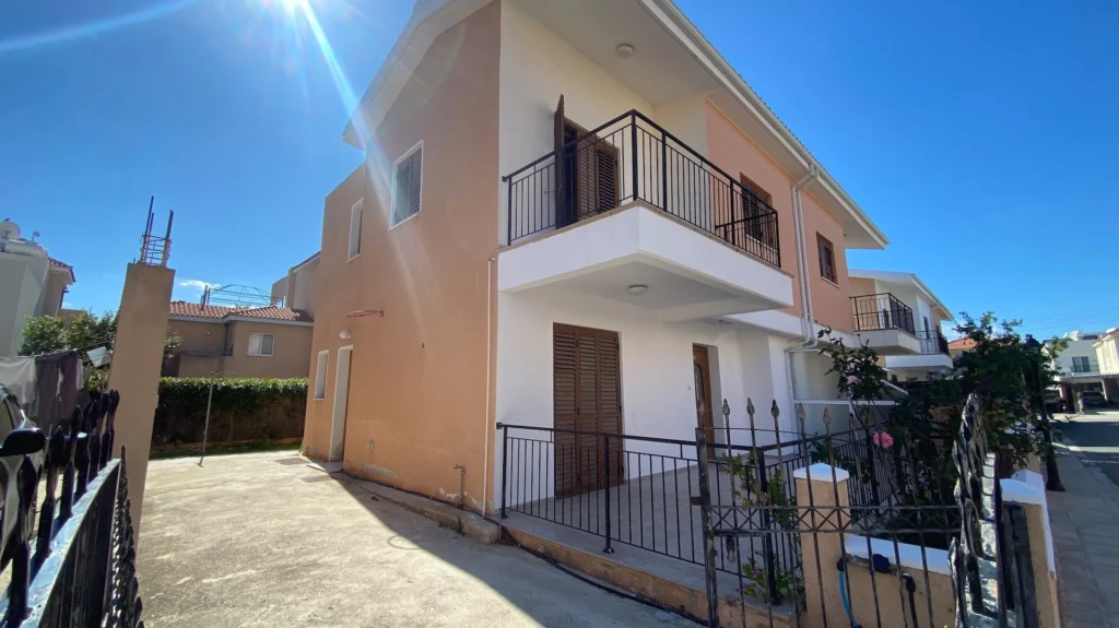3 Bedroom House for Sale in Paphos – Universal
