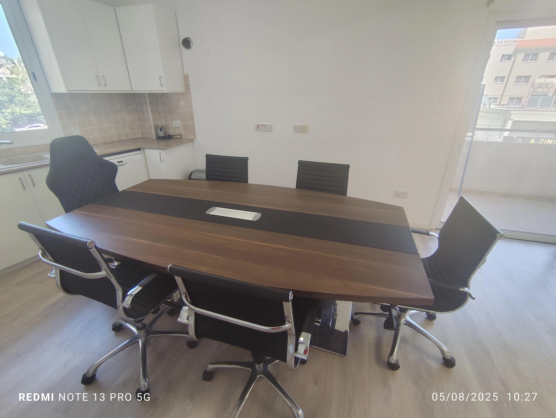 100m² Office for Rent in Limassol District