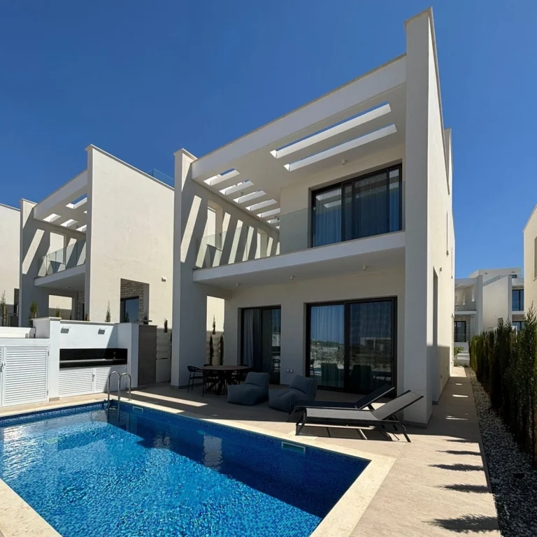 3 Bedroom House for Sale in Tombs Of the Kings, Paphos District