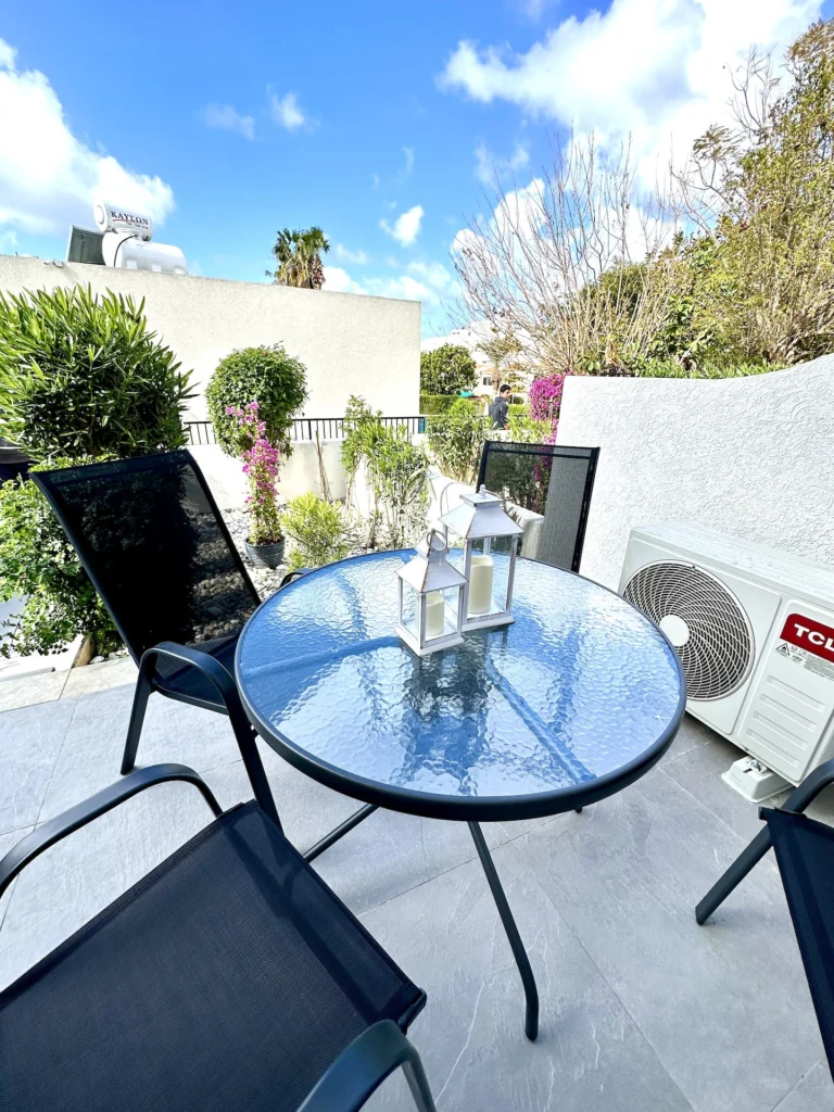 2 Bedroom House for Sale in Tombs Of the Kings, Paphos District