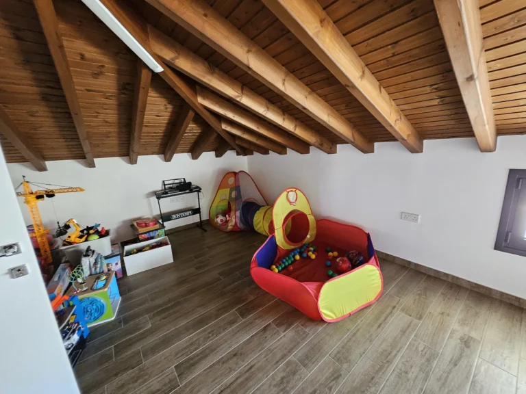 5 Bedroom House for Sale in Kolossi, Limassol District