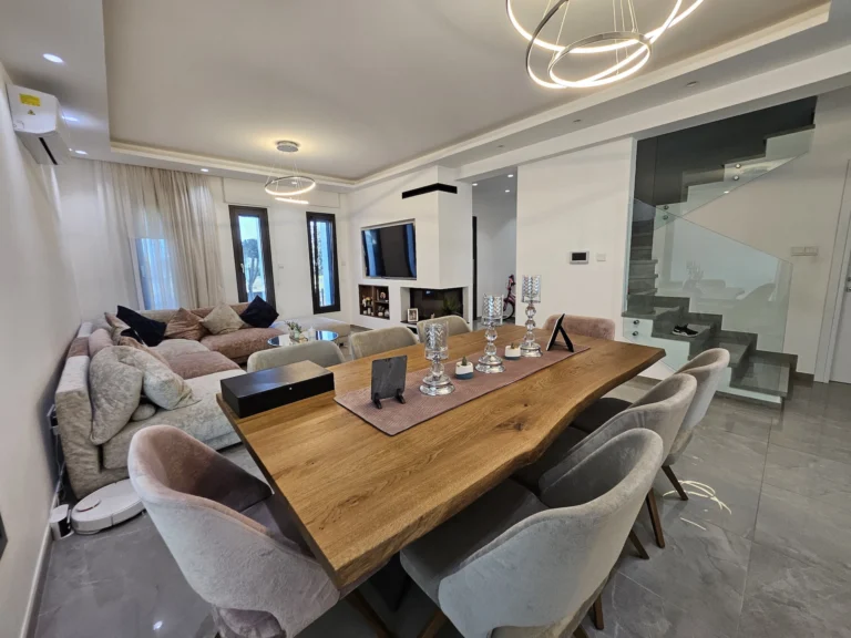 5 Bedroom House for Sale in Kolossi, Limassol District