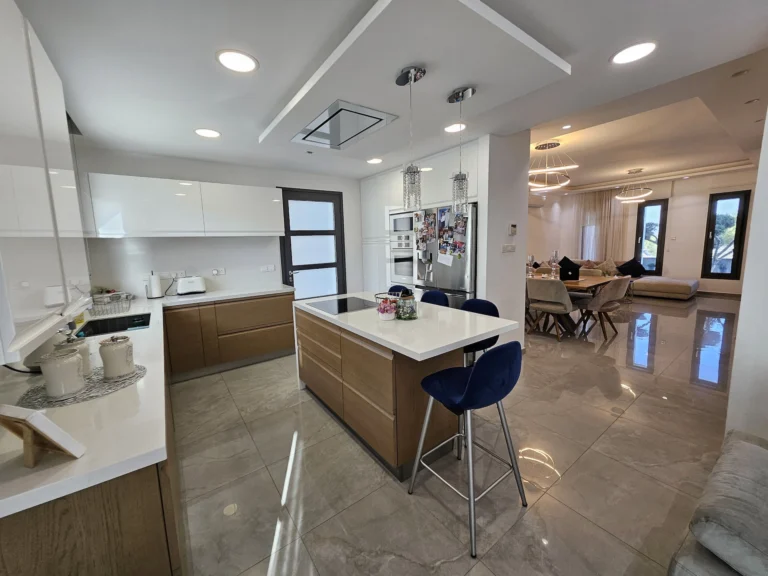 5 Bedroom House for Sale in Kolossi, Limassol District