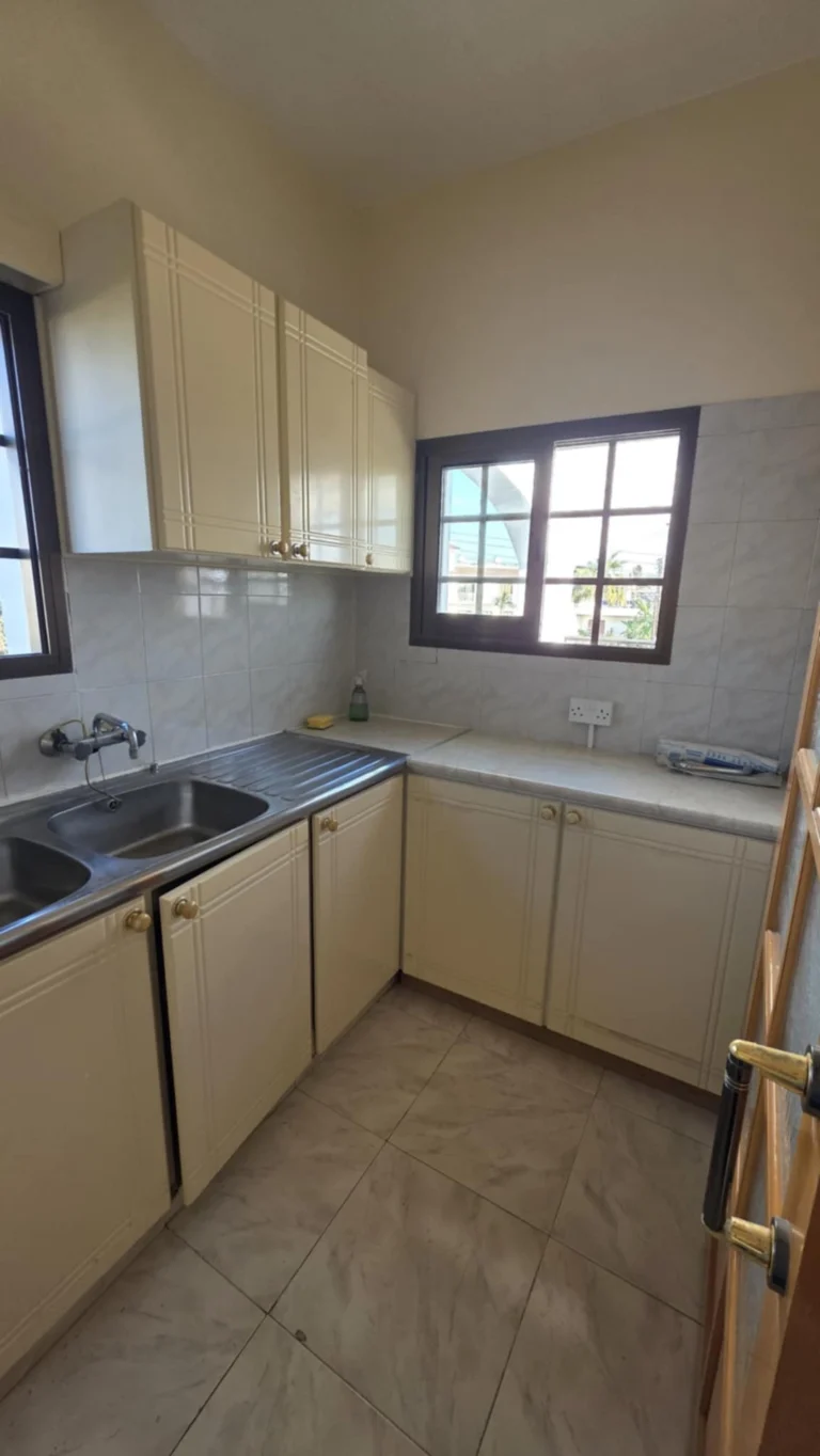 4 Bedroom House for Rent in Chlorakas, Paphos District