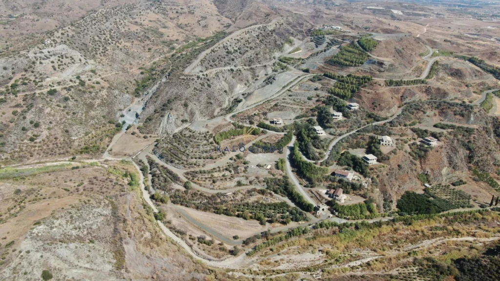 595,810m² Plot for Sale in Agia Varvara, Paphos District