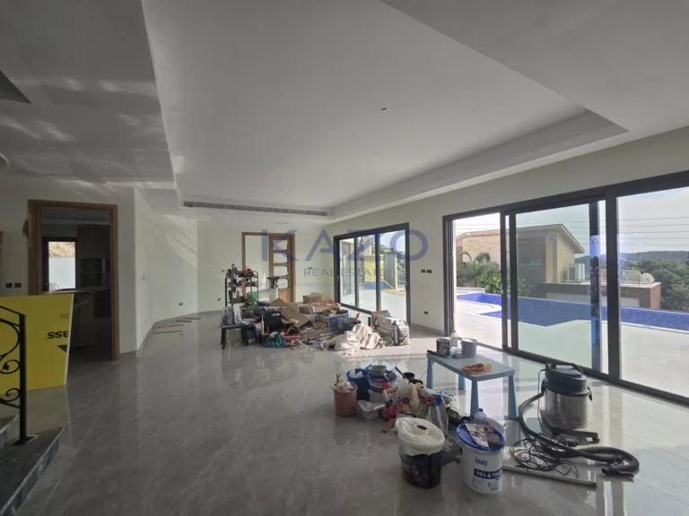450m² House for Sale in Parekklisia, Limassol District