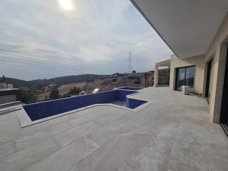 450m² House for Sale in Parekklisia, Limassol District