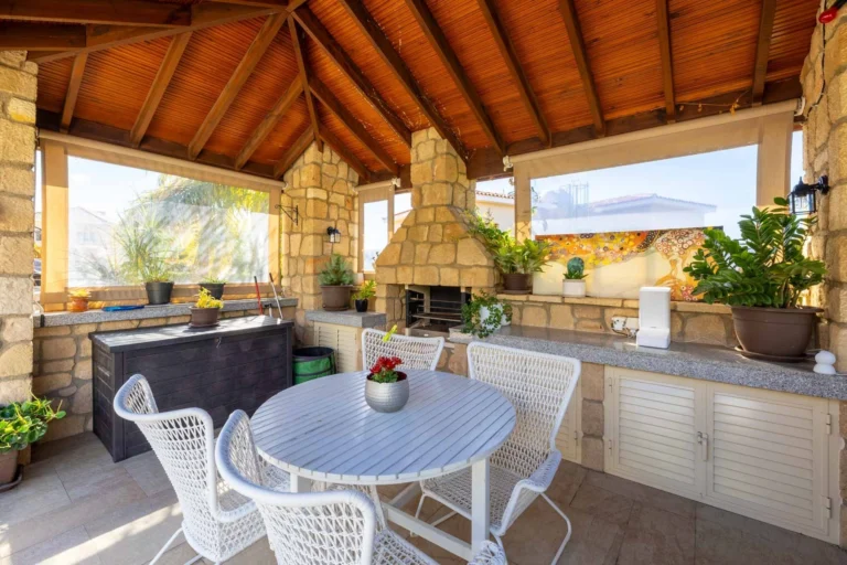 4 Bedroom House for Sale in Chlorakas, Paphos District