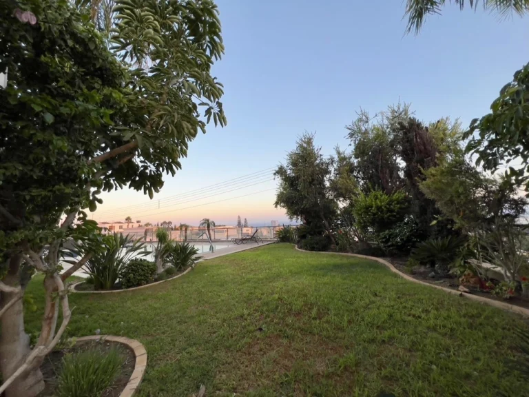 525m² House for Sale in Agia Paraskevi, Limassol District