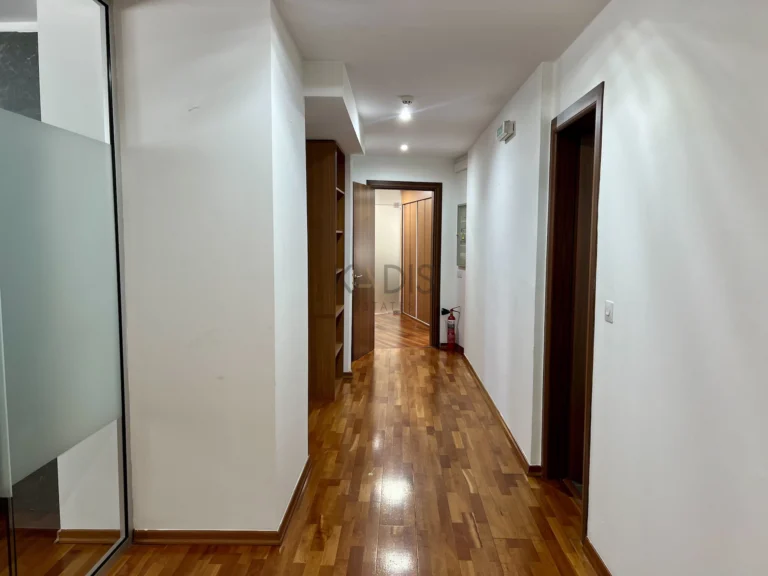 200m² Office for Rent in Agioi Omologites, Nicosia District