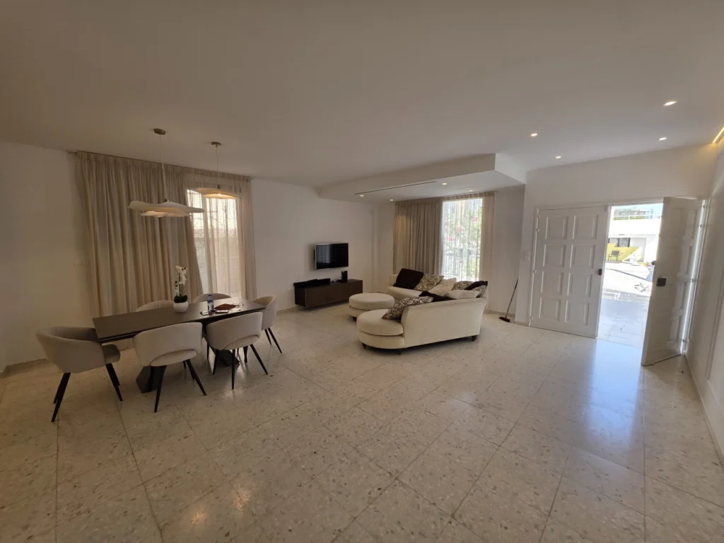 5 Bedroom House for Sale in Germasogeia, Limassol District