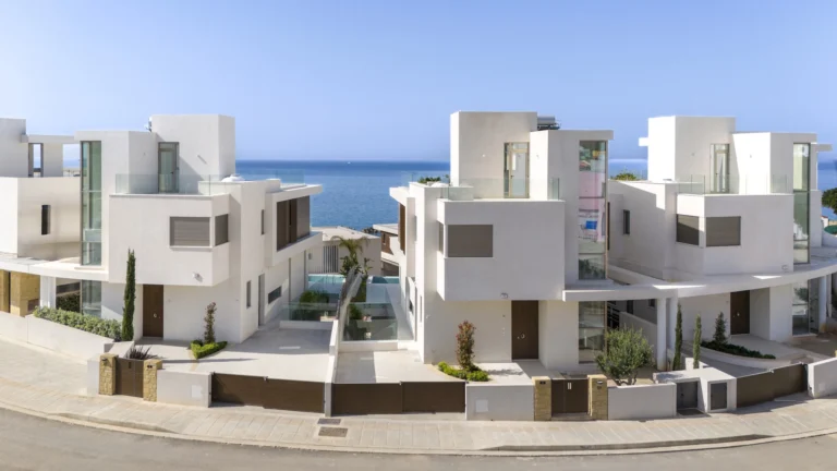 5 Bedroom House for Sale in Kissonerga, Paphos District