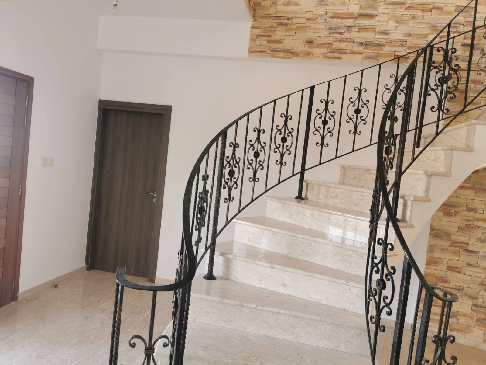 5 Bedroom House for Rent in Parekklisia, Limassol District