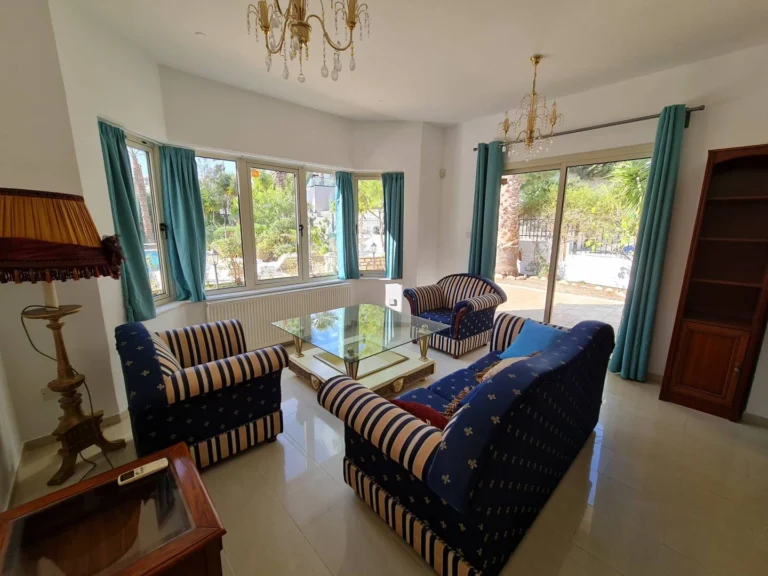 4 Bedroom House for Sale in Pyrgos Lemesou, Limassol District