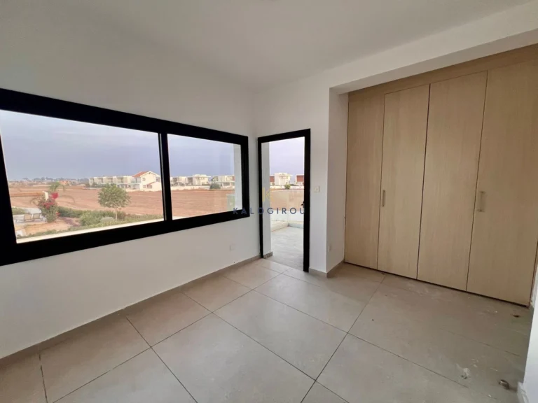 3 Bedroom House for Sale in Pervolia Larnacas