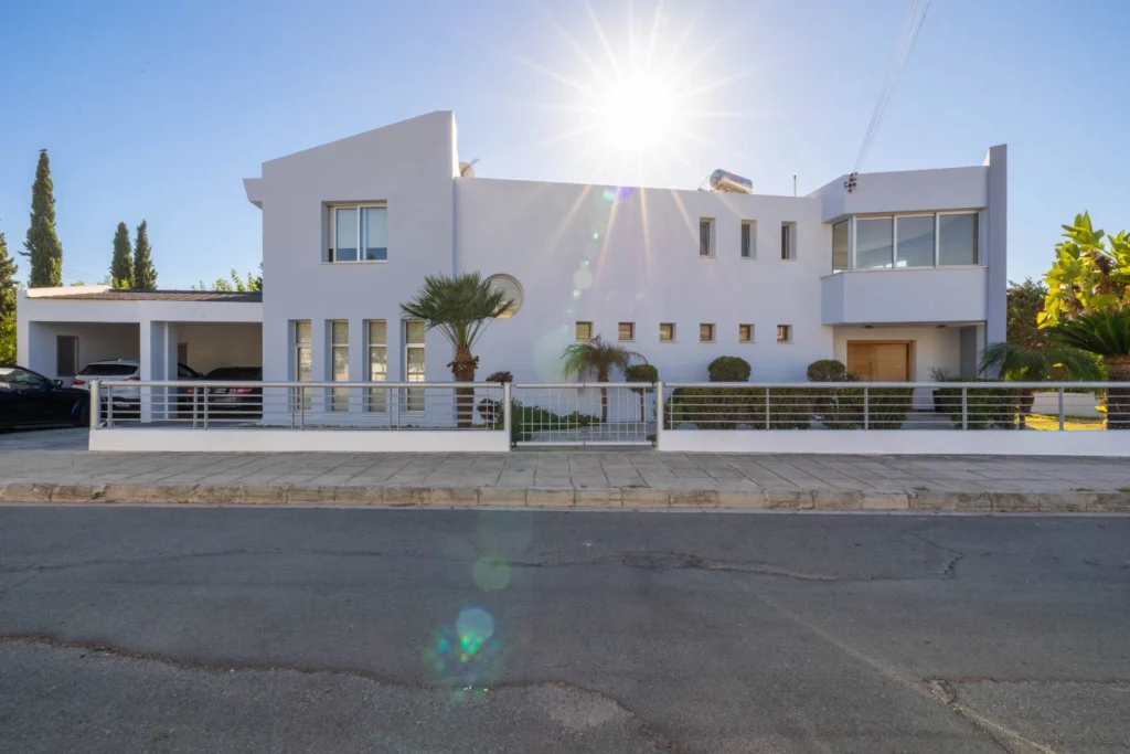 5 Bedroom House for Sale in Paphos – Anavargos