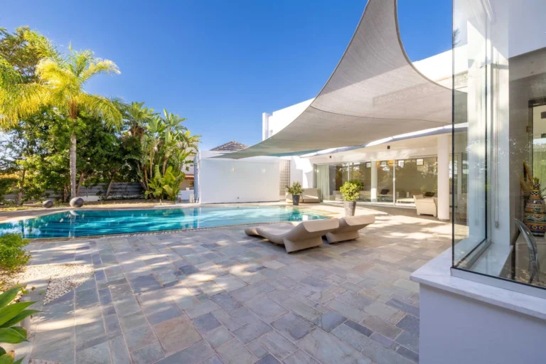 5 Bedroom House for Sale in Paphos – Anavargos