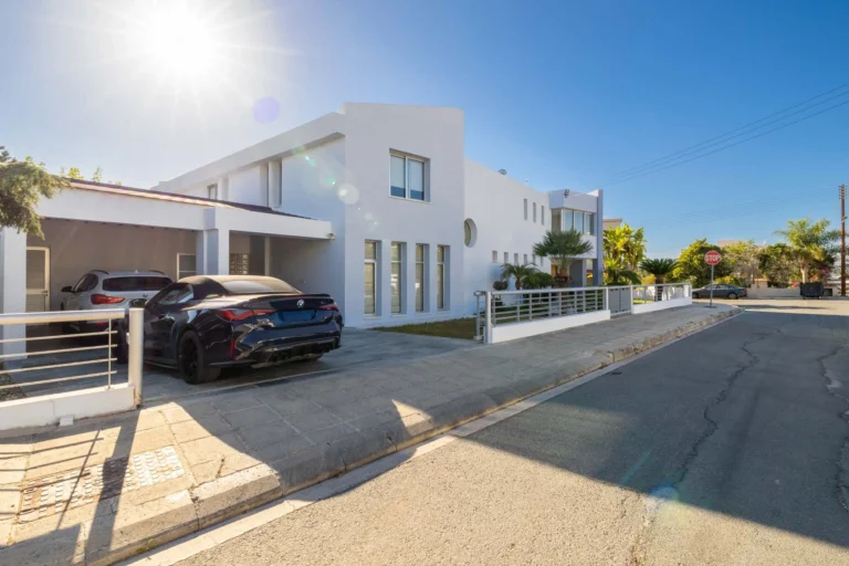 5 Bedroom House for Sale in Paphos – Anavargos