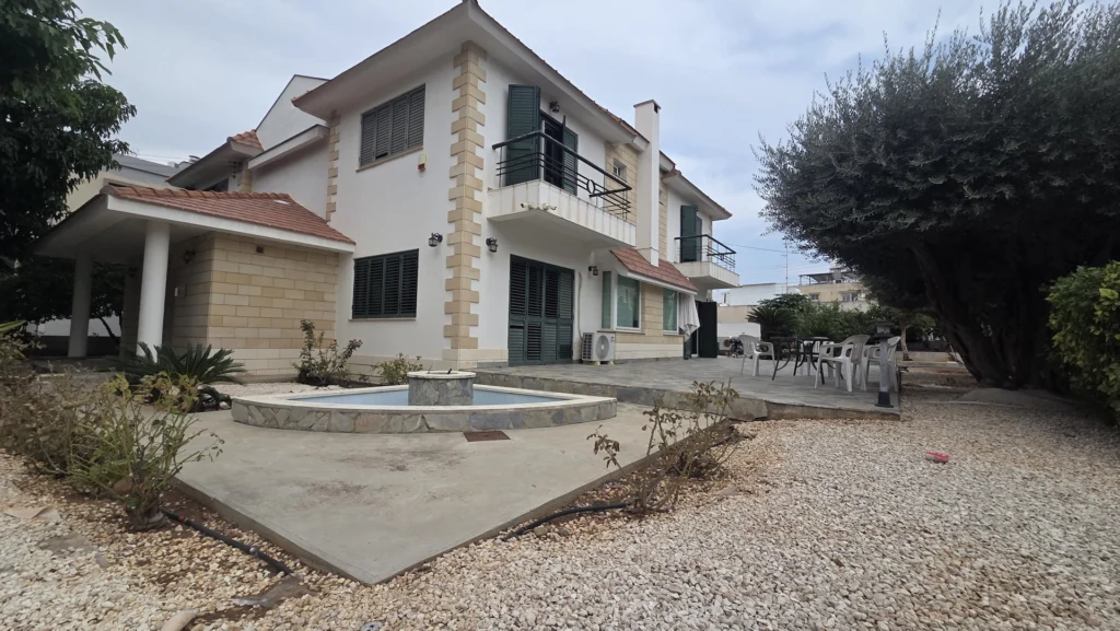402m² Office for Rent in Limassol District
