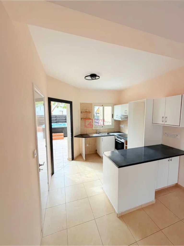 2 Bedroom House for Sale in Pyrgos Lemesou Tourist Area, Limassol District