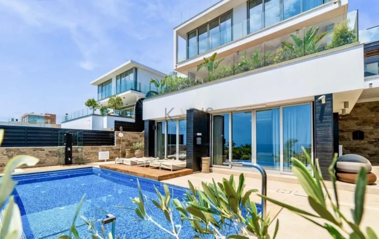 5 Bedroom House for Rent in Agios Tychonas, Limassol District