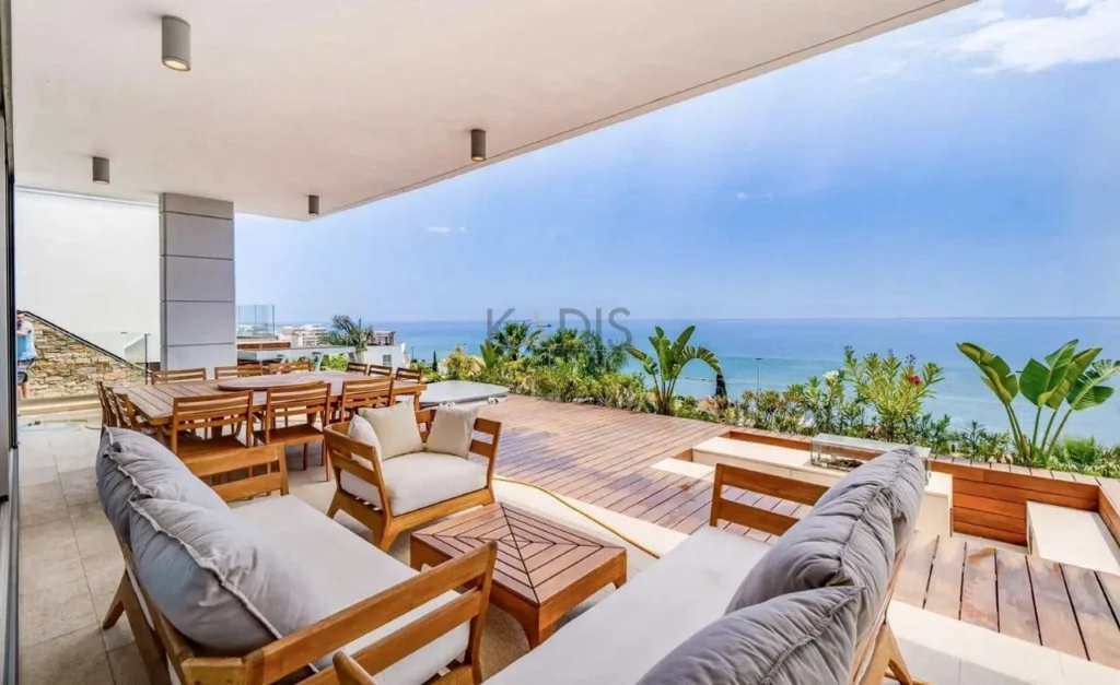 5 Bedroom House for Sale in Agios Tychonas, Limassol District