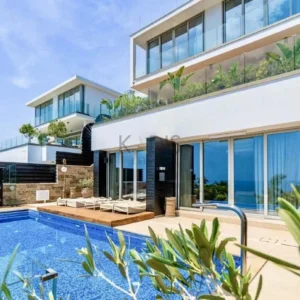 5 Bedroom House for Sale in Agios Tychonas, Limassol District